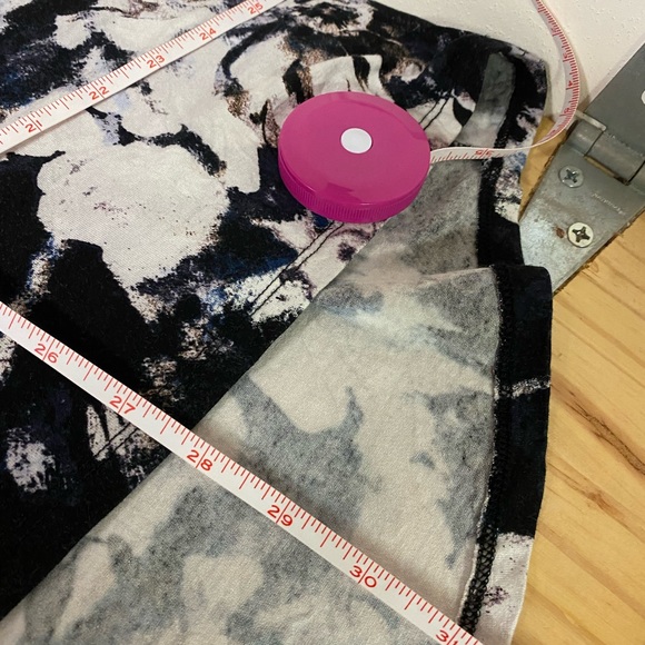 Black, white, grey, blue. Tunic, 1X.  Great for Spring & Easter ! - Picture 7 of 9